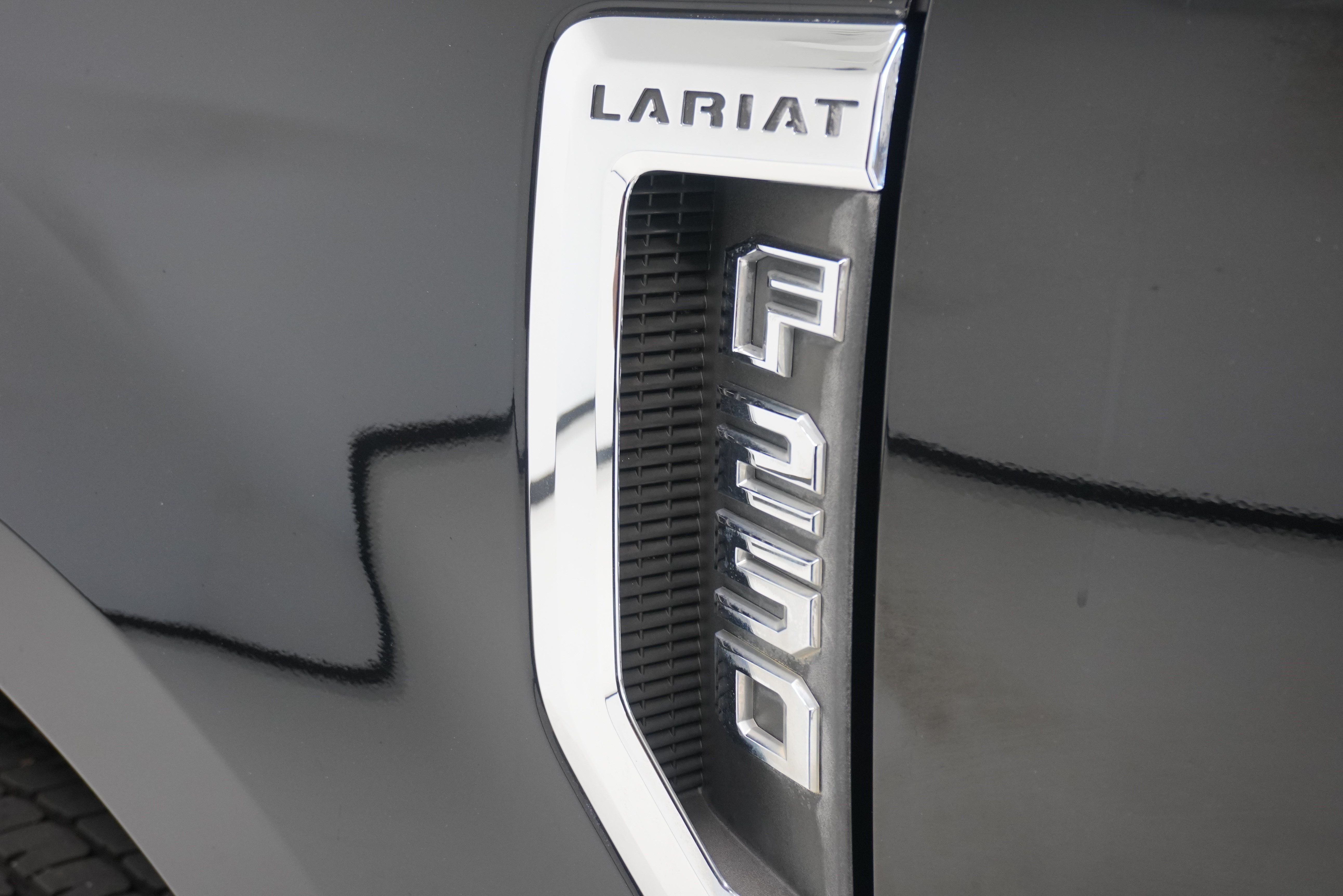 Used 2017 Ford F250 Lariat w/ Lariat Ultimate Package AWD/4WD image 6