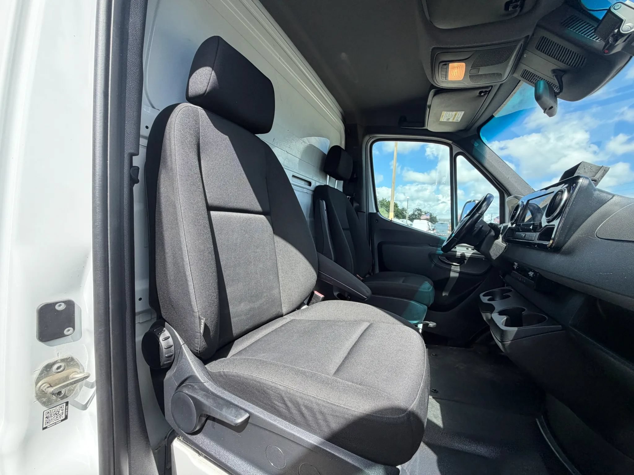 Used 2019 Mercedes-Benz Sprinter 170 image 21