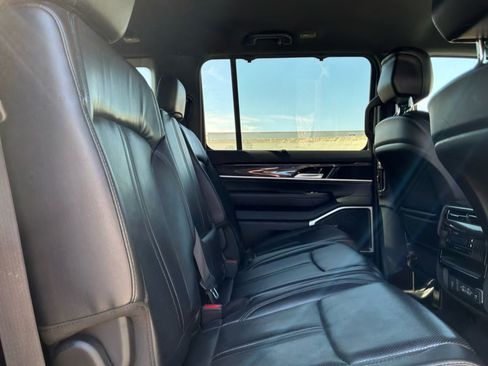 Used 2023 Jeep Wagoneer 2WD w/ Convenience Group I image 18