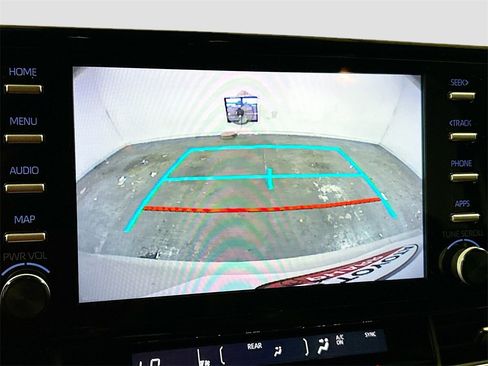 Used 2021 Toyota Sienna XLE image 11