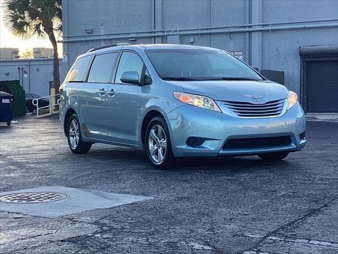 Used 2015 Toyota Sienna LE image 13