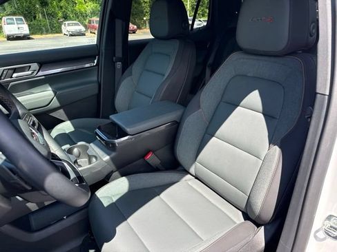 Used 2026 GMC Terrain AT4 AWD/4WD image 13
