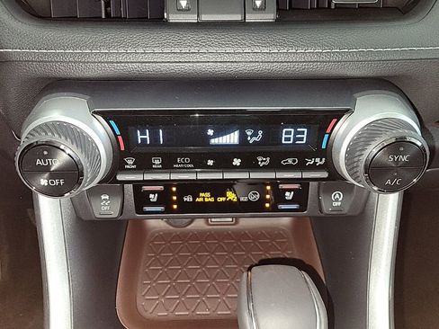 Used 2025 Toyota RAV4 Limited image 27