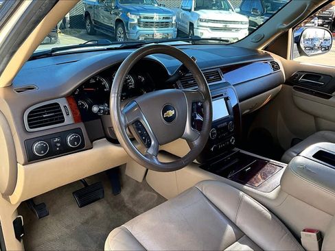 Used 2014 Chevrolet Suburban LTZ image 17