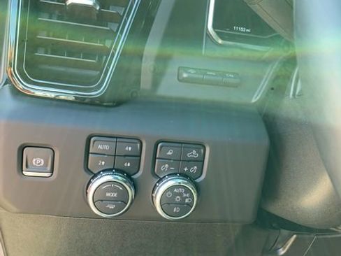 Used 2025 GMC Sierra 2500 AT4 w/ AT4 Premium Plus Package AWD/4WD image 23