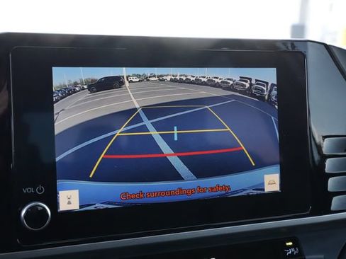 Used 2025 Toyota Camry LE image 32