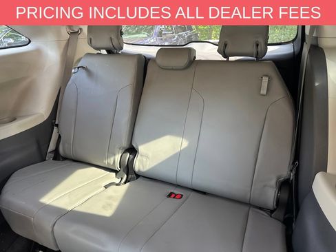 Used 2021 Toyota Sienna XLE FWD image 13