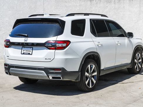 Used 2023 Honda Pilot Elite image 6