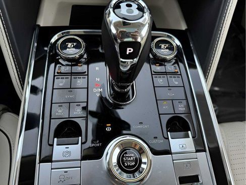 Used 2022 Bentley Flying Spur W12 image 43