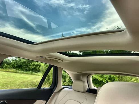 Used 2022 Mercedes-Benz GLC 300 4MATIC image 32