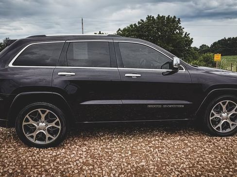 Used 2019 Jeep Grand Cherokee Overland w/ Interior Metal Package AWD/4WD image 29