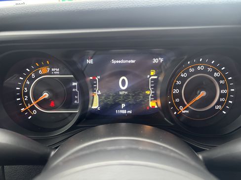 Used 2025 Jeep Wrangler Sport S image 19