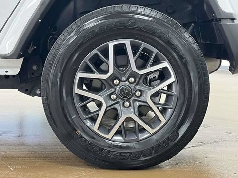Used 2025 Jeep Wrangler Unlimited Sahara AWD/4WD image 13