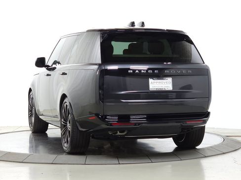 Used 2024 Land Rover Range Rover SE AWD/4WD image 3