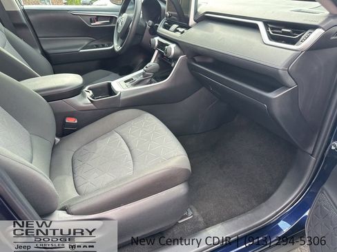 Used 2025 Toyota RAV4 XLE AWD/4WD image 18