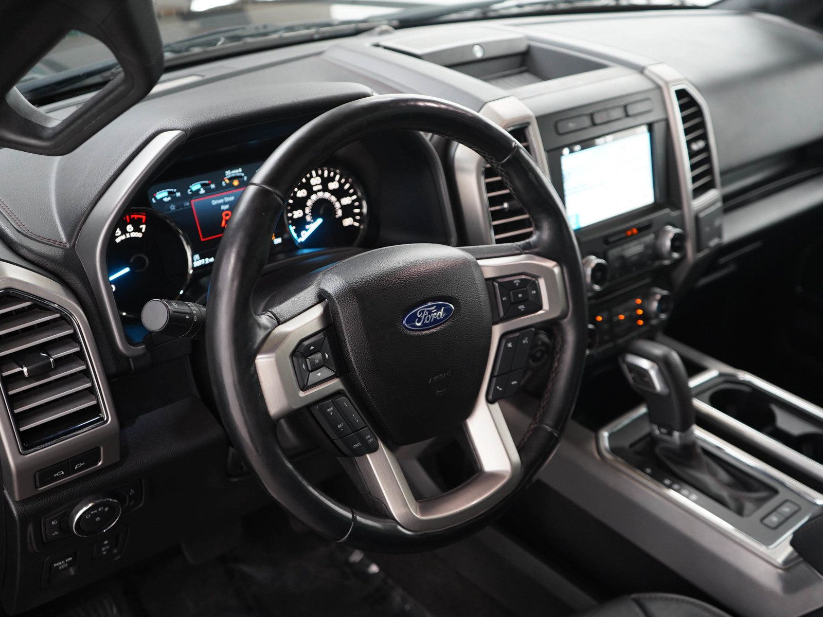 Used 2018 Ford F150 Platinum w/ Equipment Group 701A Luxury AWD/4WD image 19