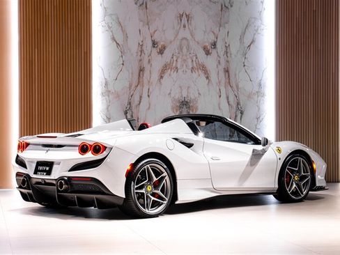 Used 2021 Ferrari F8 Tributo RWD image 3