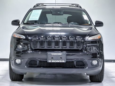 Used 2016 Jeep Cherokee Latitude w/ Cold Weather Group AWD/4WD image 6