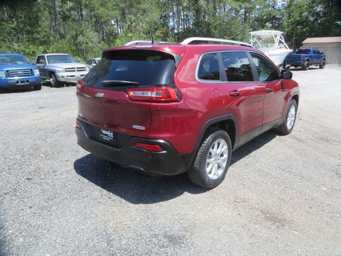 Used 2017 Jeep Cherokee Latitude w/ Safety/Convenience Group FWD image 6