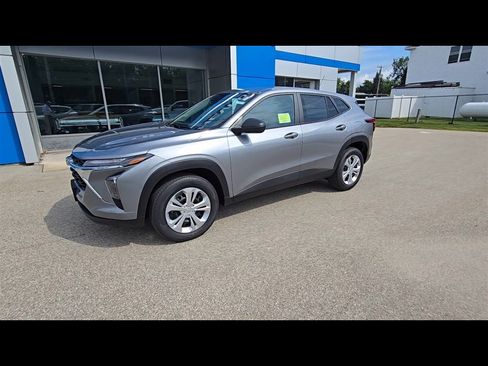 New 2026 Chevrolet Trax LS w/ Driver Confidence Package FWD image 4