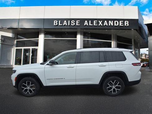 Used 2023 Jeep Grand Cherokee L Limited AWD/4WD image 6