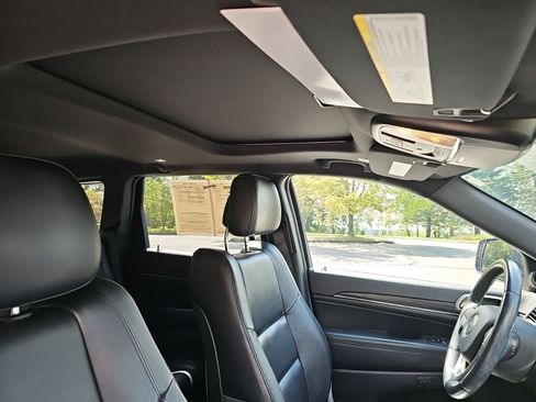 Used 2020 Jeep Grand Cherokee Limited AWD/4WD image 12