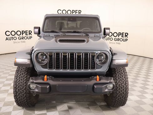 Used 2025 Jeep Gladiator Mojave w/ Steel Bumper Group AWD/4WD image 8