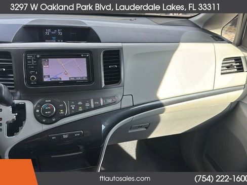 Used 2014 Toyota Sienna SE FWD image 28
