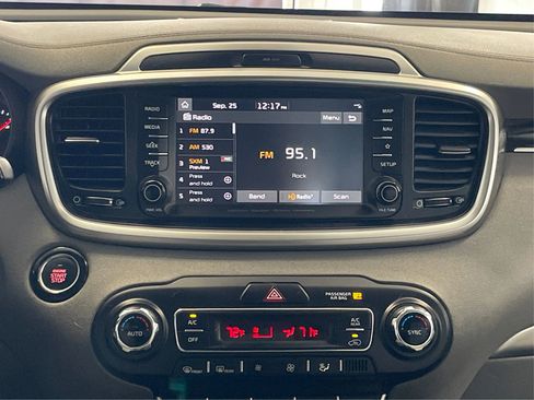 Used 2020 Kia Sorento SX image 18
