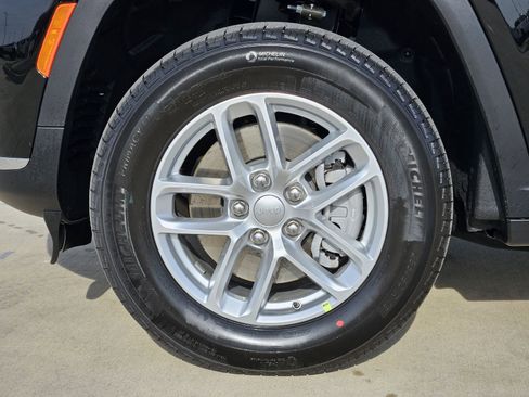 New 2025 Jeep Grand Cherokee L Laredo image 12