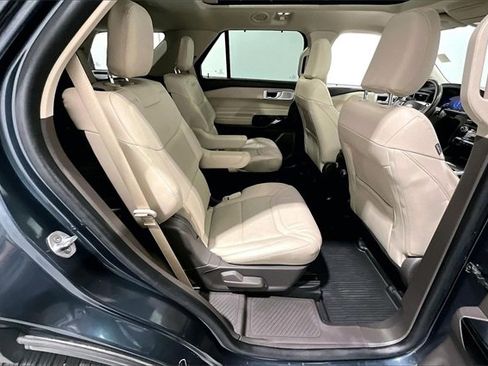 Used 2022 Ford Explorer Platinum w/ Technology Package image 26