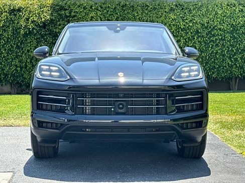 Certified 2025 Porsche Cayenne AWD/4WD image 11