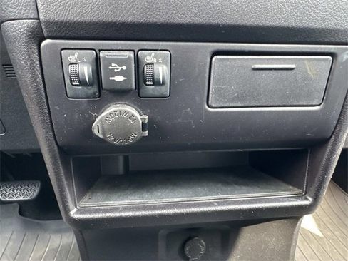 Used 2019 Toyota Sienna SE image 24