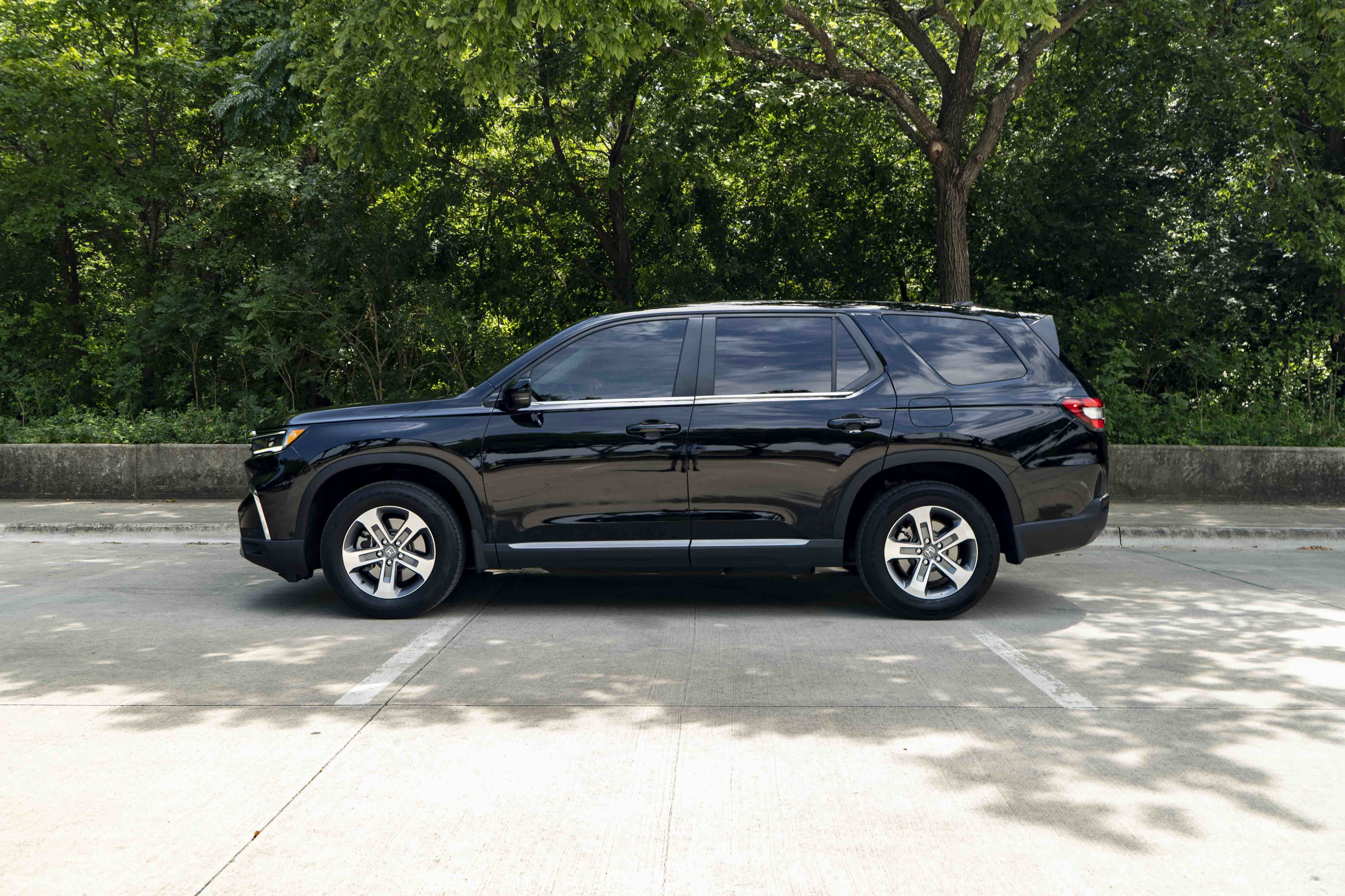 Used 2025 Honda Pilot EX-L image 6