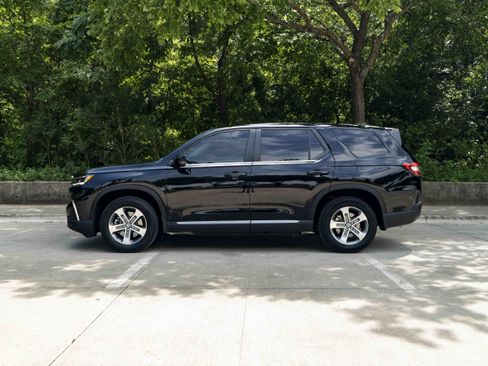 Used 2025 Honda Pilot EX-L image 6
