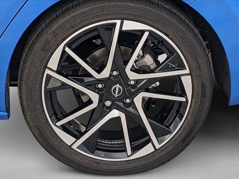 Certified 2025 Nissan Sentra SR image 9