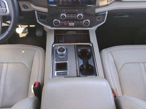 Used 2024 Ford Expedition Limited image 24