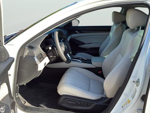 Used 2018 Honda Accord EX image 13