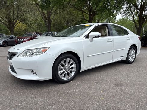 Used 2015 Lexus ES 300h w/ Navigation System Package image 25
