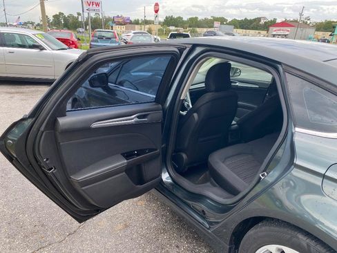 Used 2016 Ford Fusion SE FWD image 15