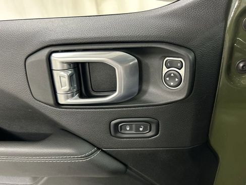 Used 2021 Jeep Wrangler Unlimited Sahara w/ Dual Top Group AWD/4WD image 11