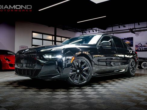 Used 2023 BMW i7 xDrive60 image 1