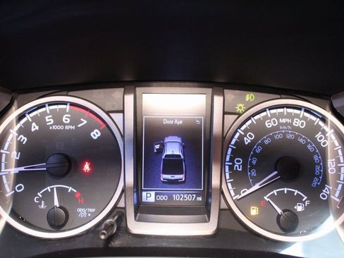 Used 2016 Toyota Tacoma Limited image 22