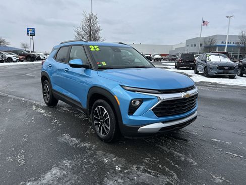 Used 2025 Chevrolet TrailBlazer LT w/ Convenience Package image 1