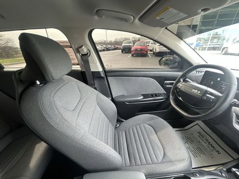 Used 2025 Kia K4 EX image 10