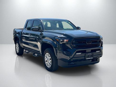 Certified 2025 Toyota Tacoma SR5 AWD/4WD image 3