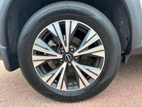 Used 2022 Nissan Rogue SV image 29