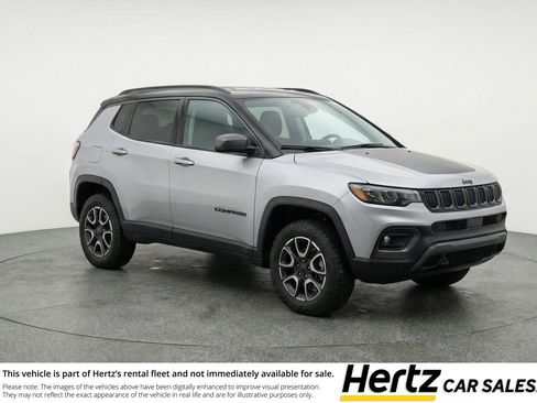 Used 2025 Jeep Compass Trailhawk AWD/4WD image 1