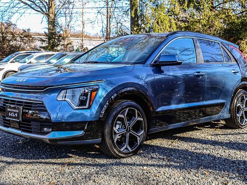 Certified 2025 Kia Niro SX Touring image 3