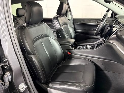 Used 2022 Jeep Grand Cherokee L Limited AWD/4WD image 12